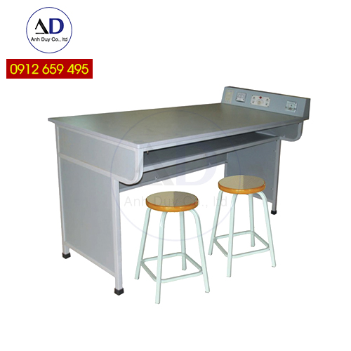 Bàn thí nghiệm học sinh Anh Duy