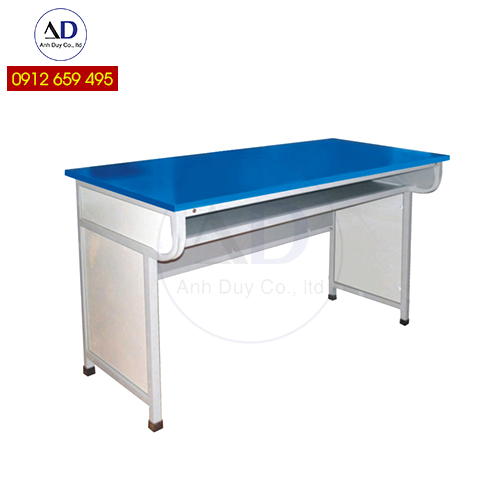 Bàn thí nghiệm học sinh Anh Duy