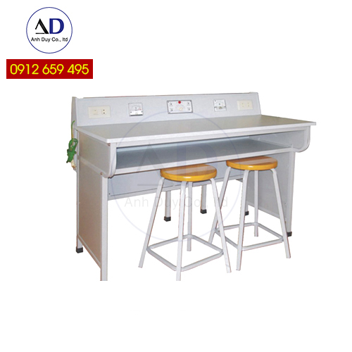 Bàn thí nghiệm lý học sinh Anh Duy